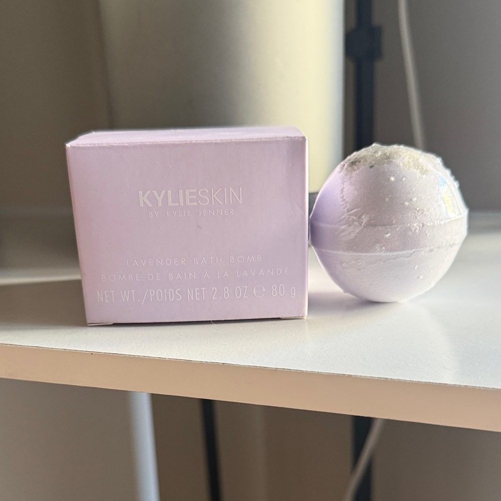 Kylie Skin Lavender Bath Bomb